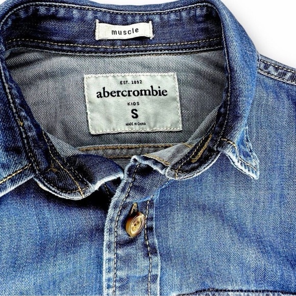 Abercrombie Kids Button Down Denim Shirt Size Small - Picture 5 of 5